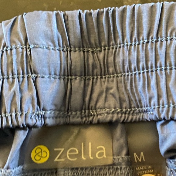 Zella athletic shorts medium - Picture 2 of 3